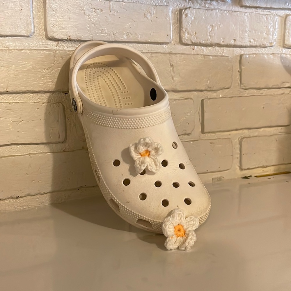 Croc Daisy Jibitz